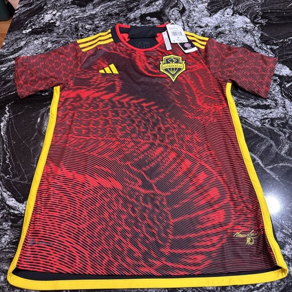 Seattle Sounders FC MLS Women’s Adidas Bruce Lee Edition Jersey Size M NWT $90 - Picture 1 of 9